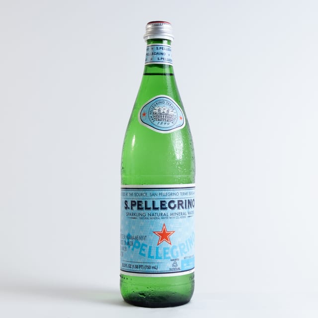 0.75 Liter Sparkling Water "San Pellegrino".